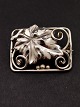 Art deco broche 
4,1 x 3,2 cm. 
830 sølv fra B 
Hertz København 
emne nr. 538054
