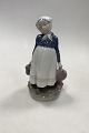 Royal 
Copenhagen 
Figur Pige med 
Frokost No 815. 
Måler 22 cm. 
Designet af 
Christian 
Thomsen. ...