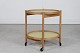 Hans Bølling (1931- )Rundt rullebord af egetræ tegnet i 1963 med hvid og limegrøn vendbare ...
