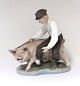 Royal 
Copenhagen. 
Porcelænsfigur. 
Svinehyrde. 
Model 848. 
Længde 20 cm. 
(2 sortering).