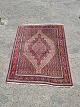 Orientalsk tæppe, fra 1980erne.Det har brugsspor.Længde 168cm Bredde 128cm