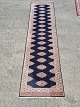 Orientalsk tæppe, fra 190erne.Det har små brugsspor.Længde 318cm Bredde 83cm