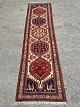 Orientalsk tæppe, fra 1980erne.Det har små brugsspor.Længde 308cm Bredde 81cm