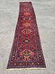 Orientalsk tæppe, fra 1980erne.Det har brugsspor.Længde 480cm Bredde 98cm