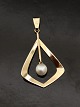 14 karat guld 
vedhæng 3,3 x 
2,4 cm. med 
ægte perle fra 
guldsmed Th. 
Skat-Rørdam 
København emne 
...