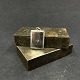 Højde 2,2 cm.
Fin lille 
aflang medaljon 
i sølv fra 
1930'erne.
Den er 
dekoreret på 
kanterne ...