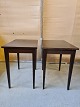 2 Lampeborde i 
fineret 
mahogni, fra 
1980erne.
De har 
brugsspor.
Højde 55cm 
Bredde 38cm 
Længde 55cm