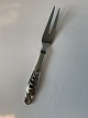 Stege gaffel. 
Skæfte Sølv, 
Blad Rustfri 
stål Længde 22 
cm
Dansk 
Sølvbestik, af 
Poul C. Lütken 
...