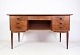 Dette 
skrivebord i 
teaktræ fra 
omkring 
1960'erne er et 
smukt eksempel 
på dansk design 
æstetik og ...