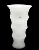 Holmegaard, Karen Blixen opalinehvid vase stor størrelse. Designet af Anja Kjær i 2000. Vasens ...