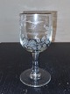 Gammelt dansk vin glas fra Kastrup Glasværk i form af erindringsglas fra ca. 1910. Fremstår i ...