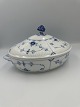 Royal 
Copenhagen 
Musselmalet 
riflet lågfad 
Modelnummer 
283
1 Sortering 
Længde 30 cm