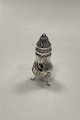 Dansk Sølv 
Peberbøsse Hugo 
Grun 
Måler 9,5cm / 
3.74 inch