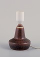 Gunnar Nyland 
for Rörstrand, 
lille bordlampe 
i keramik.
Glasur i brune 
nuancer.
Ca. ...