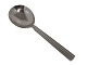 Georg Jensen 
Bernadotte 
sterling sølv, 
serveringsske.
Længde 20,7 
cm.
Fin stand uden 
...