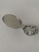 Serving spade 
in silver
Stamped 3 
towers
Length approx 
16 cm
Beautiful and 
well-kept ...