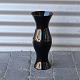 Mørklilla vase 
af mundblæst 
krystalglas
Producent 
Royal 
Copenhagen
Højde 33 cm
Diameter ...