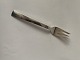 Georg Jensen 
Sterling Silver 
Block Cake Fork 
No 043
Length approx. 
14.3 cm.
Well 
maintained ...