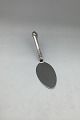 Cohr Silver / 
Stål 
Saksisk(Saxon) 
Cake Server
Measures 
19,1cm / 7.52 
inch