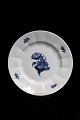 Royal 
Copenhagen Blå 
Blomst Kantet 
frokosttallerken.

Dekorationsnummer: 
10/8550. Dia.: 
22cm. ...