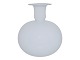 Holmegaard 
Sirius, hvid 
vase / 
lysestage.
Designet af 
Michael Bang i 
1984 og passer 
godt ...