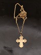 8 karat guld 
Dagmar kors 2,6 
x 2 cm. og kæde 
45 cm. emne nr. 
543194