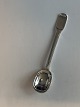 Salt spoon Old 
Danish Danish 
silver cutlery
Horsens Silver
Length 7.1 cm.
nice and well 
...
