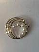 Pragtfuld og 
elegant Broche 
i 14 karat guld 
med perler
Stemplet K14
Måler 34,86 i 
dia ...