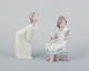 To Lladro porcelænsfigurer af unge kvinder. Håndlavet.