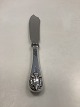 Dansk Sølv 
lagkagekniv med 
bær ornamentik
Måler 27,5cm / 
10.83 inch