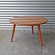 Rundt sofabord 
i teaktræ
Design Hans J. 
Wegner
Producent 
Andreas Tuck
Højde 53 cm 
...