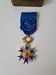 Ordre national 
du Mérite - 
Frankrigs 
fortjenstorden
Emalje på 
forgyldt metal
Mål på selve 
...