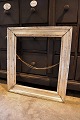 Antik 1800 tals 
træ ramme med 
original gammel
sølvbelægning 
og en rigtig 
fin patina.
Ydre mål ...
