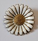 Margeritte 
brosche, 
sterling sølv, 
A. Michelsen, 
20. årh. 
København. 
Danmark. Med 
emalje. ...