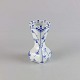 Vase i porcelæn 
fra stellet 
Musselmalet 
Helblonde no 
1/1162
Producent 
Royal ...