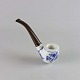 Pibe i glat 
musselmalet 
porcelæn med 
glatpoleret 
træskaft 
Producent 
Royal 
Copenhagen
1. ...