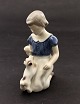 Bing & Grøndahl 
porcelænsfigur 
2316 af pige 
med lille hund.
 1.sortering 
H:13cm. emne 
nr. 544998