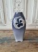 Royal 
Copenhagen Art 
Nouveau vase 
dekoreret med 
stedmoderblomster 
No. 900/240, 1. 
...