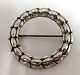 Georg Jensen. 
Sølv broche 
(925). Design 
Sigvard 
Bernadotte. 
Model 301. 
Diameter 35 mm. 
...