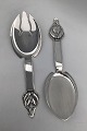 Grann & Laglye 
Art Deco Silver 
Fish Servers(2) 
Measures 20.5 
cm (8.07 inch)