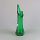 Vase af 
mundblæst grøn 
glas med sorte 
nister. Kaldes 
5 finger Swung 
glass vase.
Højde 24 cm 
...
