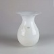 Opal hvid vase 
i mundblæst 
glas. Model 
Shape
Design Peter 
Svarrer
Producent ...