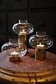 3 stk. messing 
fyrfads 
lysestager fra 
70érne med glas 
top i 3 
forskellig 
højde. Højde: 
20,5cm. / ...