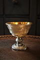 1800 tals skål 
på fod i 
fattigmandssølv 
/ Mercury Glass 
med  blad 
dekorationer på 
siden , guld 
...
