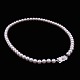 Mikimoto-
Perlehalskæde 
med sølvlås.
Stemplet: SIL, 
M.
L. 40 cm.
Perle diam. 
0,7 cm
Vægt 28,2 ...