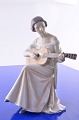 Bing og 
Grøndahl 
porcelæns 
figur. B&G dame 
med guitar nr. 
1684. Højde 24 
cm. 2. 
sortering, fin 
...