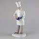 Figur i porcelæn af en kok med høj hue og en skål i hænderneProducent Bing & Grøndahl1. ...