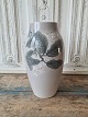 B&G vase 
dekoreret med 
blomstrende 
gren 
No. 8354/243, 
1. sortering
Højde 25 cm.