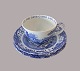 Tekop og kagetallerken (3 dele)PorcelænD: 13 cm uden hank, tallerken: D. 23 cmSpode design, ...