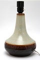 Søholm 
bordlampe i grå 
og brun blank 
glasur. Nr. 
1218-2. Højde 
28 cm. Bund 
største 
diameter 18 ...